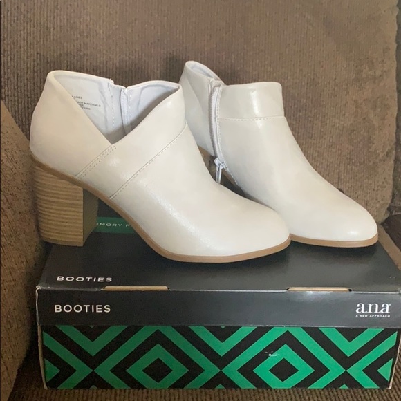 A.N.A. (A New Approach ) Shoes - NEW, never worn Booties size 8M bone colored.